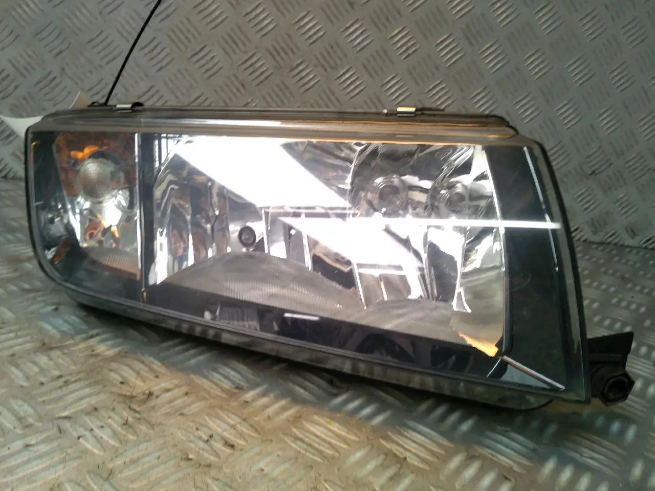 Phare avant droit d'occasion Skoda Phare avant droit d'occasion Skoda